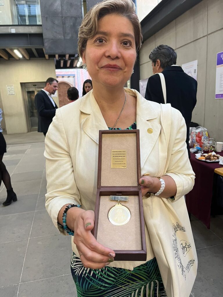 Gabriela Quiroga: Galardonada con la Medalla Estefanía Chávez Barragán
